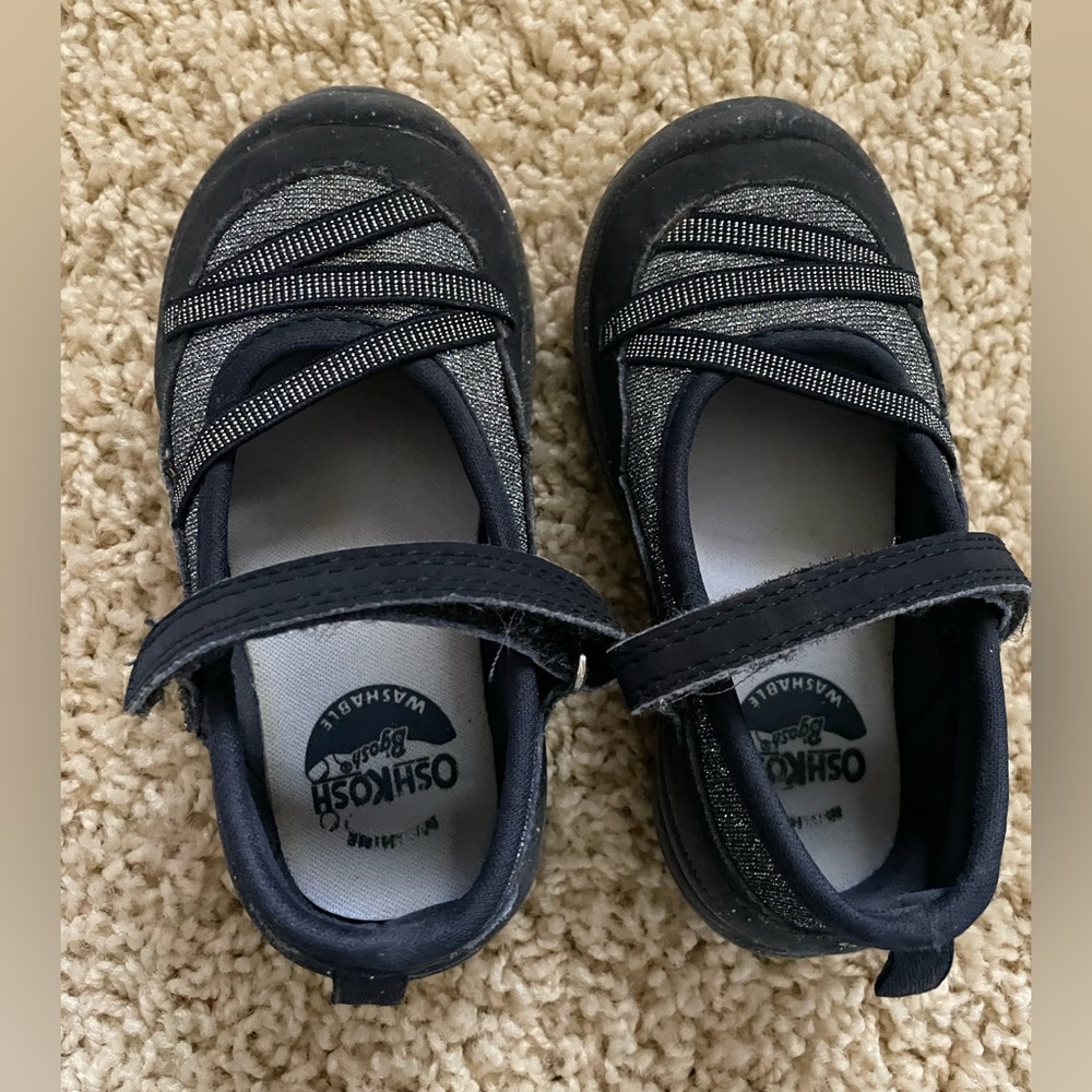 OshKosh B'gosh dark blue girls Mary Jane  Shoes us 6